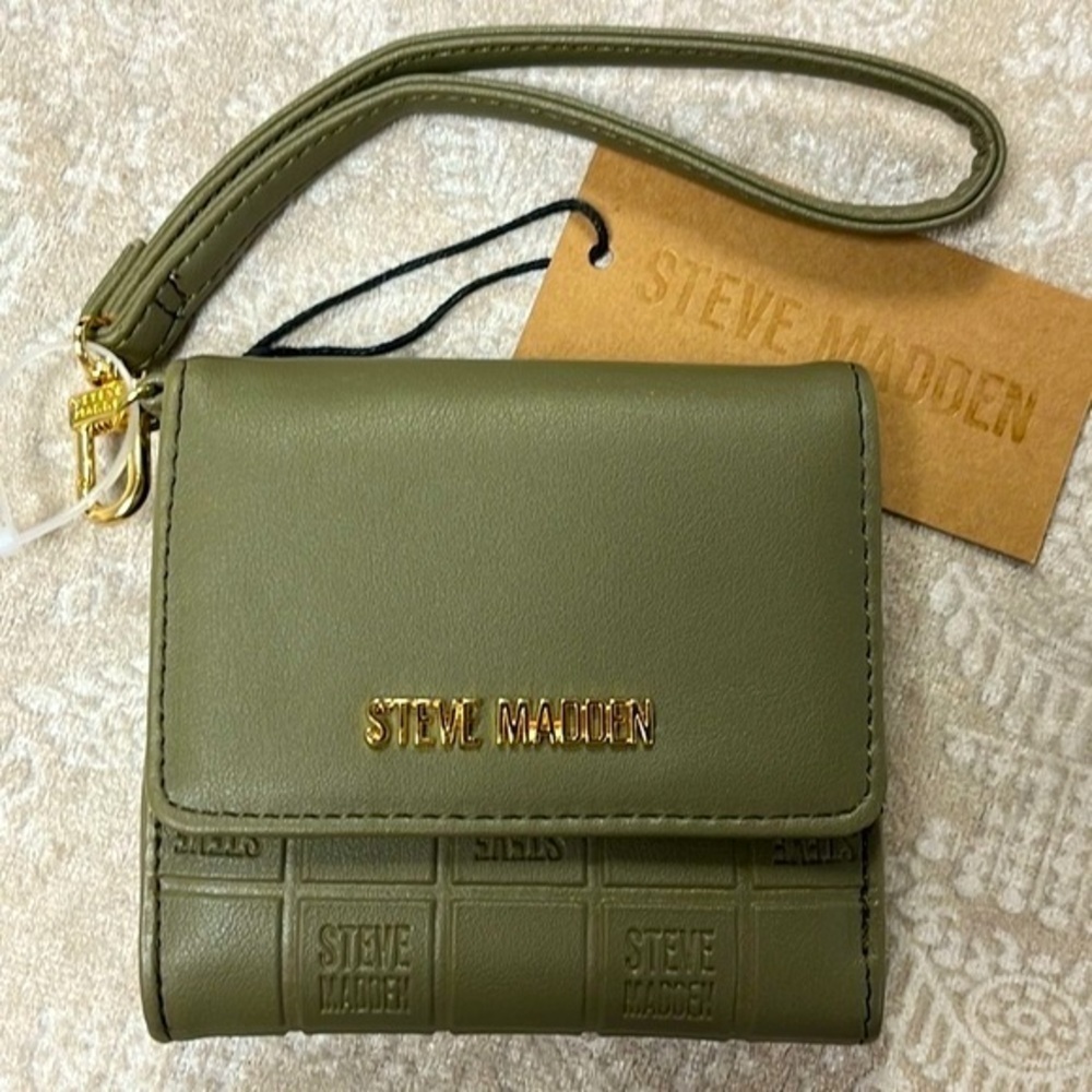 Brand New Steve Madden Olive Green Square Wristlet Wallet Trifold Snap Close